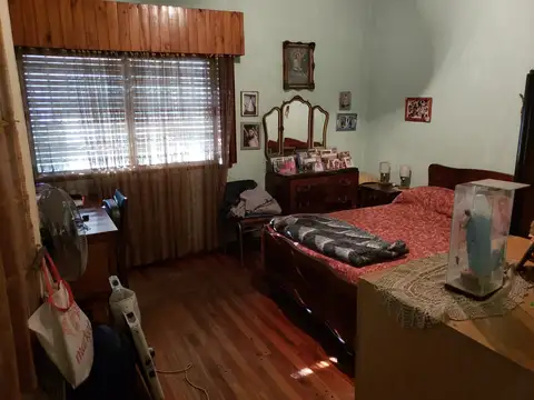 Casa 6 amb. Multifamiliar Muy Buena ESCUCHO OFERTA TOMO MENOR VALOR O VEHÍCULO EN PARTE DE PAGO