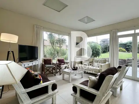 Casa 3 ambientes con 2 baños