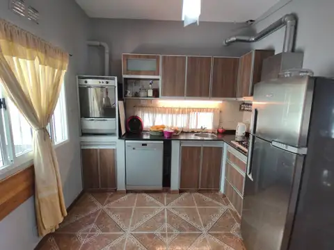 Casa 5 ambientes con 2 baños