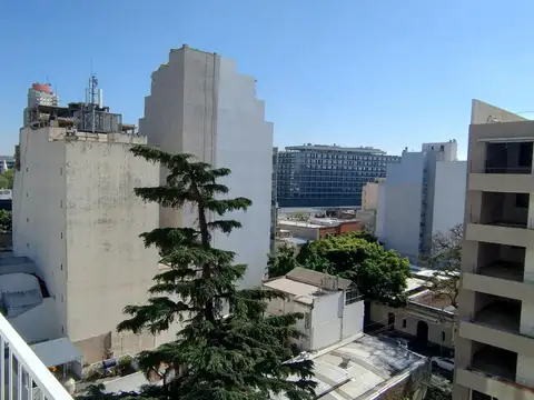 Reciclado y luminoso! Monoambiente divisible con hermosa vista