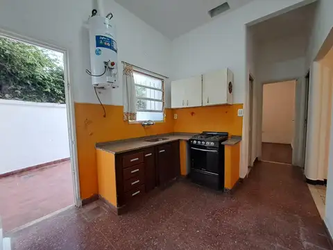 Depto Tipo Casa en Alquiler en Villa Sarmiento, $ 600.000