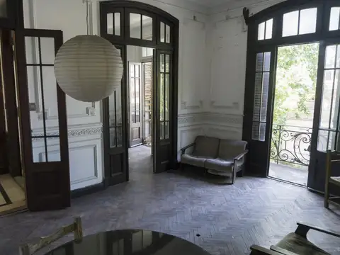 Hipólito Yrigoyen al 3000, 2º piso