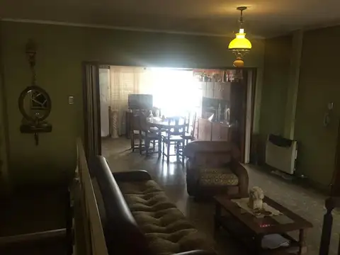 Casa en Venta con 5 cocheras