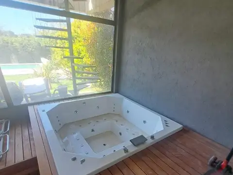 Casa 4 ambientes con 3 baños