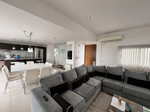 Venta de duplex con terraza privada en La Plata