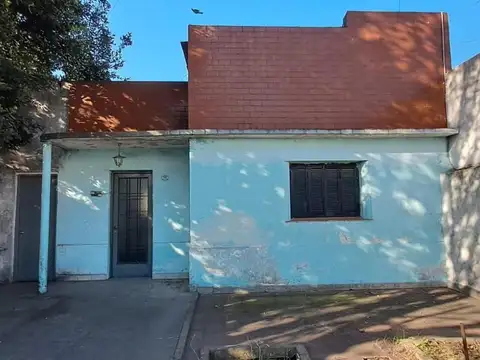 CASA EN LOTE PROPIO - IDEAL DESTINO COMERCIAL 