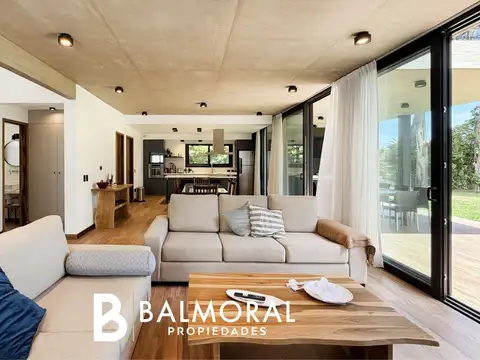 Casa 4 ambientes con 5 baños