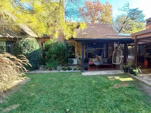 Casa en Ingeniero Maschwitz Deasrrollada en planta y media con muy amplio parque y piscina