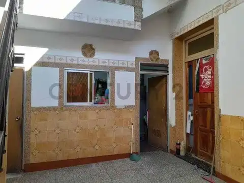 Casa 10 ambientes con 4 baños