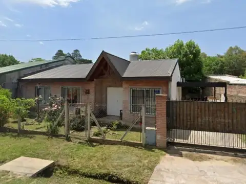 Casa a remodelar en venta - 3 Dormitorios 2 Baños - 310mts2 - Francisco Alvear