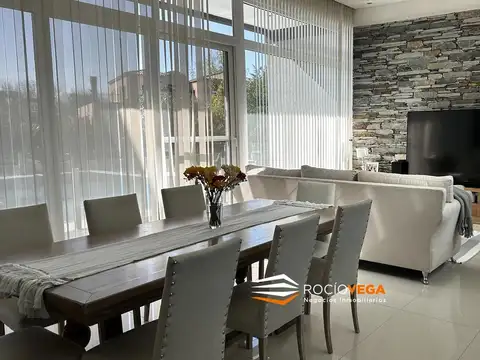 Casa en Venta con 6 cocheras