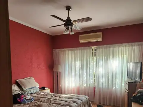 venta Casa 4 ambientes con pileta y cochera en  Ramos Mejia Sur  apto credito