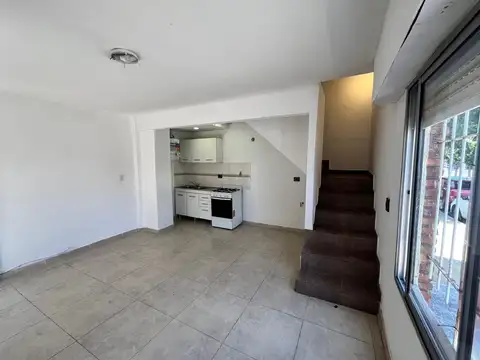 Depto Tipo Casa en Alquiler de 2 dormitorios