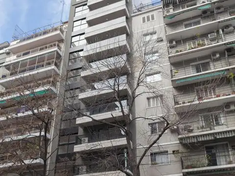 Av. Coronel Diaz al 2100, entre Juncal y Beruti