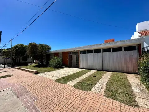 Casa 7 ambientes con 3 baños