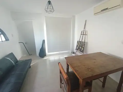 Casa de pasillo- Dos Dormitorios- Patio y Terraza- Abasto- Rosario