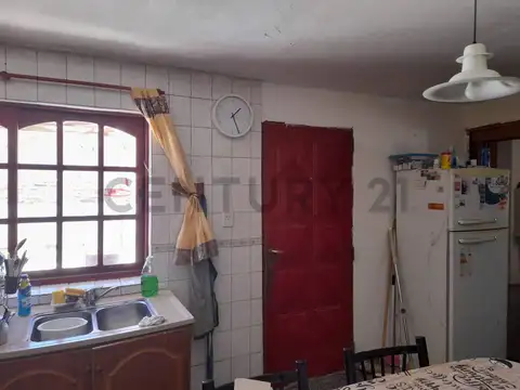 Alfredo de Angelis 1300, Piso 0