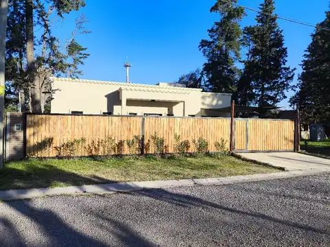 VENTA CASA 3 AMB PILETA JARDIN SAN JERONIMO MATHEU