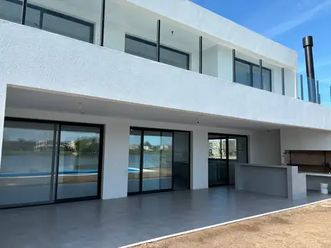 Casa en Venta en El Canton, USD 425.000