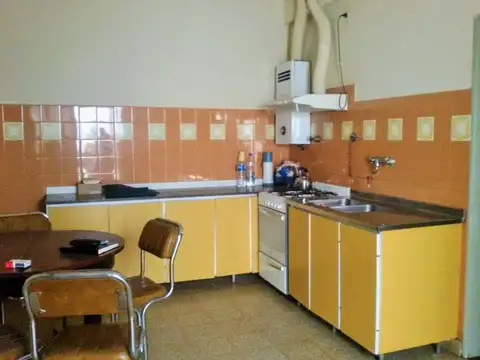 Casa 5 ambientes con 2 baños