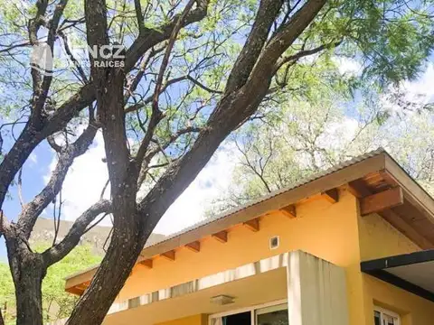 Avenida Cecilia Grierson y Los Gladiolos, 5182 Los Cocos, Cordoba, Argentina