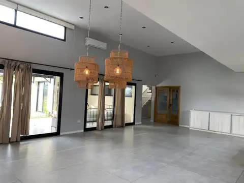 Casa 5 ambientes con 5 baños