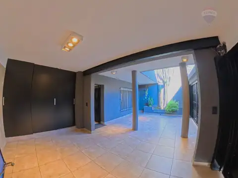 Casa 8 ambientes con 3 baños