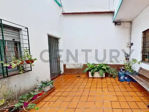 Casa 6 ambientes con 2 baños