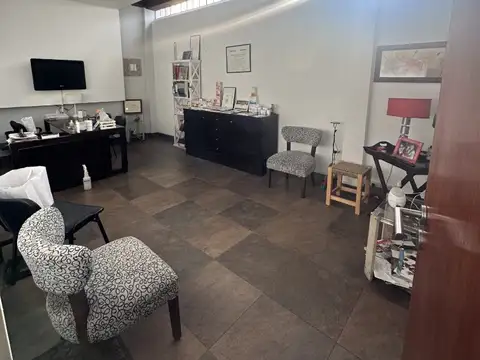 Casa en Venta con 8 cocheras