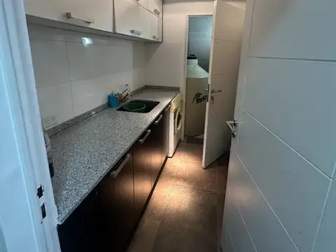 CASA EN 2 PLANTAS 7 AMB.COCHERA 8 AUTOS Y CON ASCENSOR PLENO BARRIO NAON EXCELENTE PROPIEDAD
