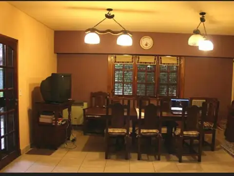 Casa en Venta con 2 cocheras