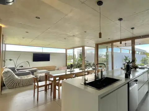 Casa en Naudir al Rio en venta - Hormigon - Diseño - Amarra