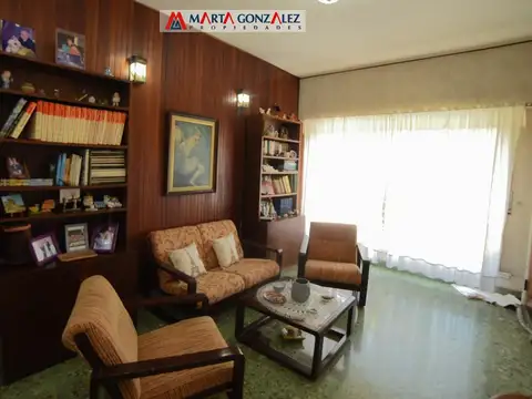 Casa en Venta con 3 cocheras