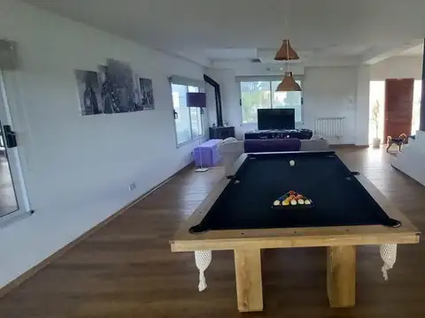 Casa en Venta con 8 cocheras