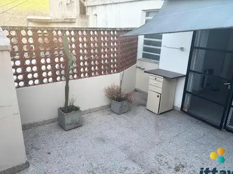 VENTA. Casa de 2 dormitorios, planta alta.