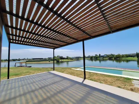 Casa 4 ambientes con 3 baños