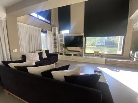 Casa 6 ambientes con 3 baños