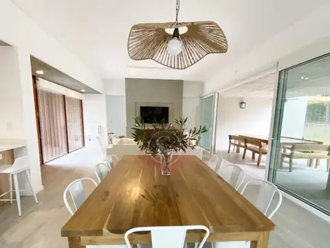 Casa en Alquiler Temporal con 4 cocheras