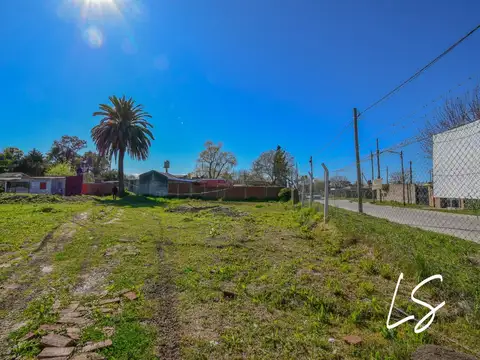 Amplio Terreno con Casa en Venta: Santo Domingo 268