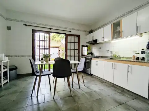 Depto Tipo Casa en Venta en Versalles, USD 250.000