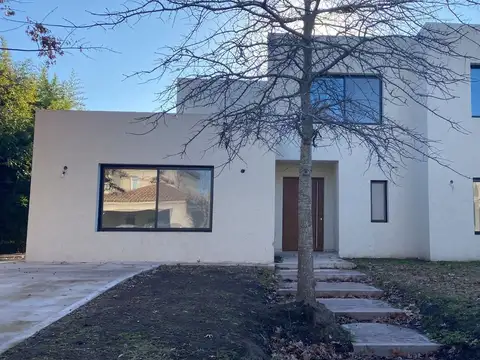 Casa Chalet  en Venta en Loma Verde, Escobar, G.B.A. Zona Norte