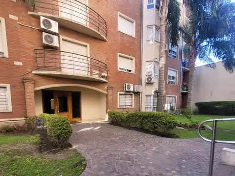 Maestra Mercedes Lascano 300