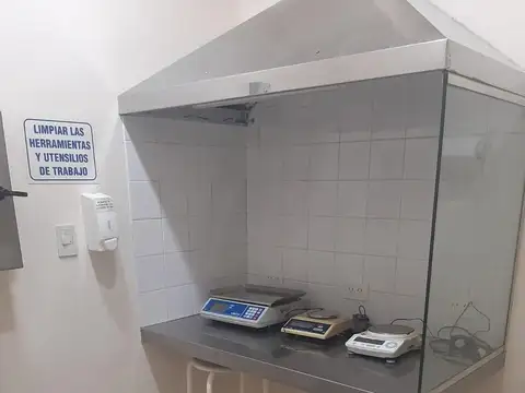 LABORATORIO VETERINARIO BARADERO - 1.700 M2 - En venta