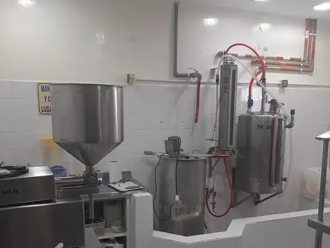 LABORATORIO VETERINARIO BARADERO - 1.700 M2 - En venta