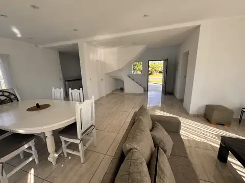 ALQUILER DE CASA AMOBLADA Barrio Santa Juana CANNING