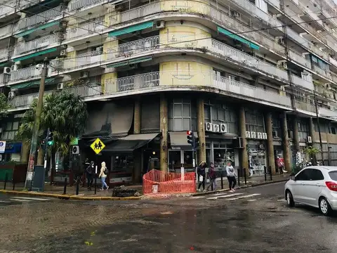 Cochera en planta baja - Mendoza 2100 - Barrio Lourdes