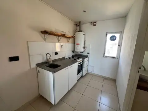 Benito Lynch 100, Piso 1