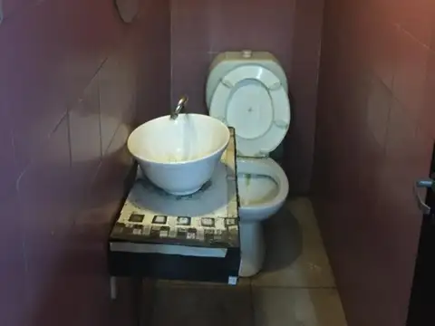 2 LOCALES y 2 VIVIENDAS DE 4 Y 2 AMB LOTE PROPIO OPORTUNIDAD