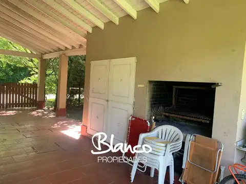 Casa en Alquiler con 1 cochera