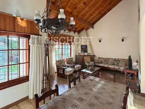 CASA EN PH 4 AMBIENTES, TODOS LOS SERVICIOS.